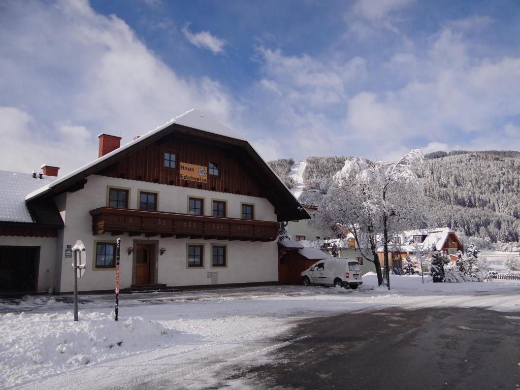 Апартаменты Haus Edelweiss Санкт-Маргаретен-им-Лунгау Экстерьер фото